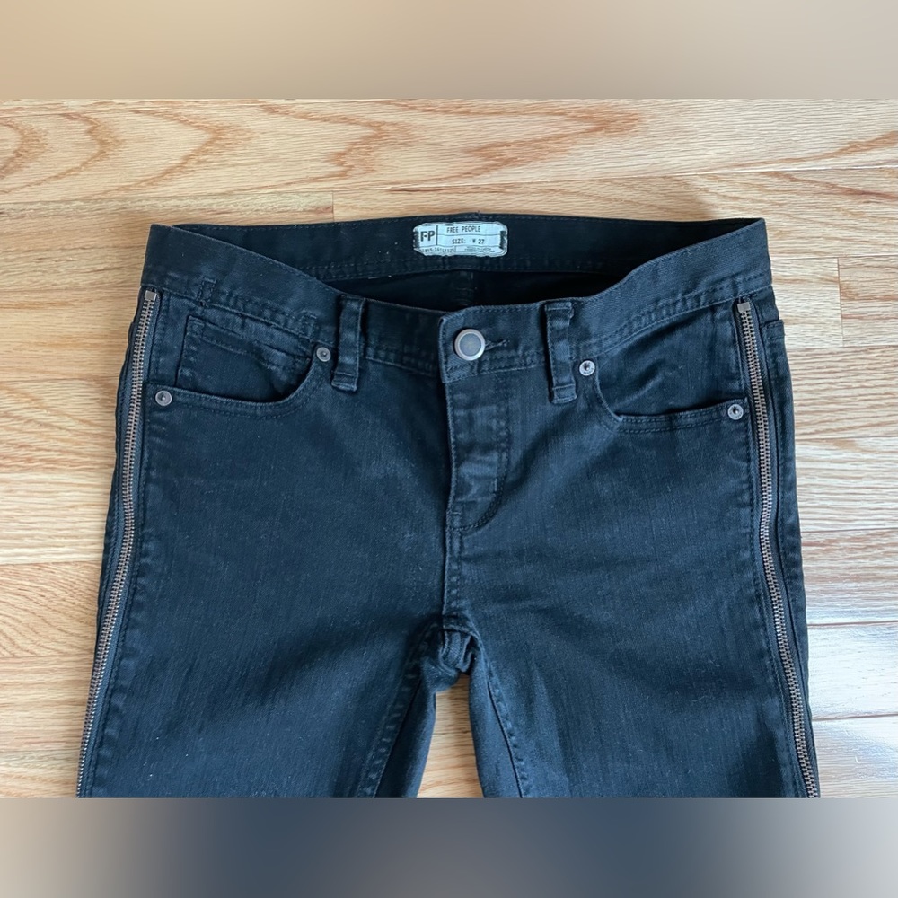 Free People black skinny jeans with zippers on the sides. Size 27W - Picture 7 of 9